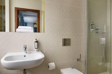 Seraphine Hammersmith | London | Gallery 18