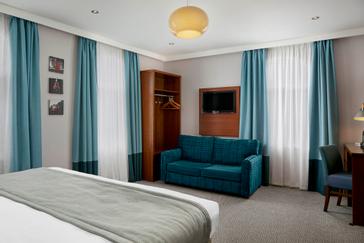 Seraphine Hammersmith | London | Gallery 26